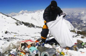 Эверест закроют на уборку