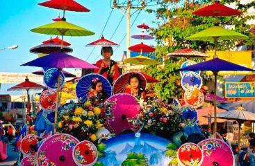 Фестиваль цветных зонтиков в Тайланде