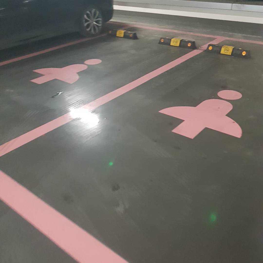 Парковка для женщин